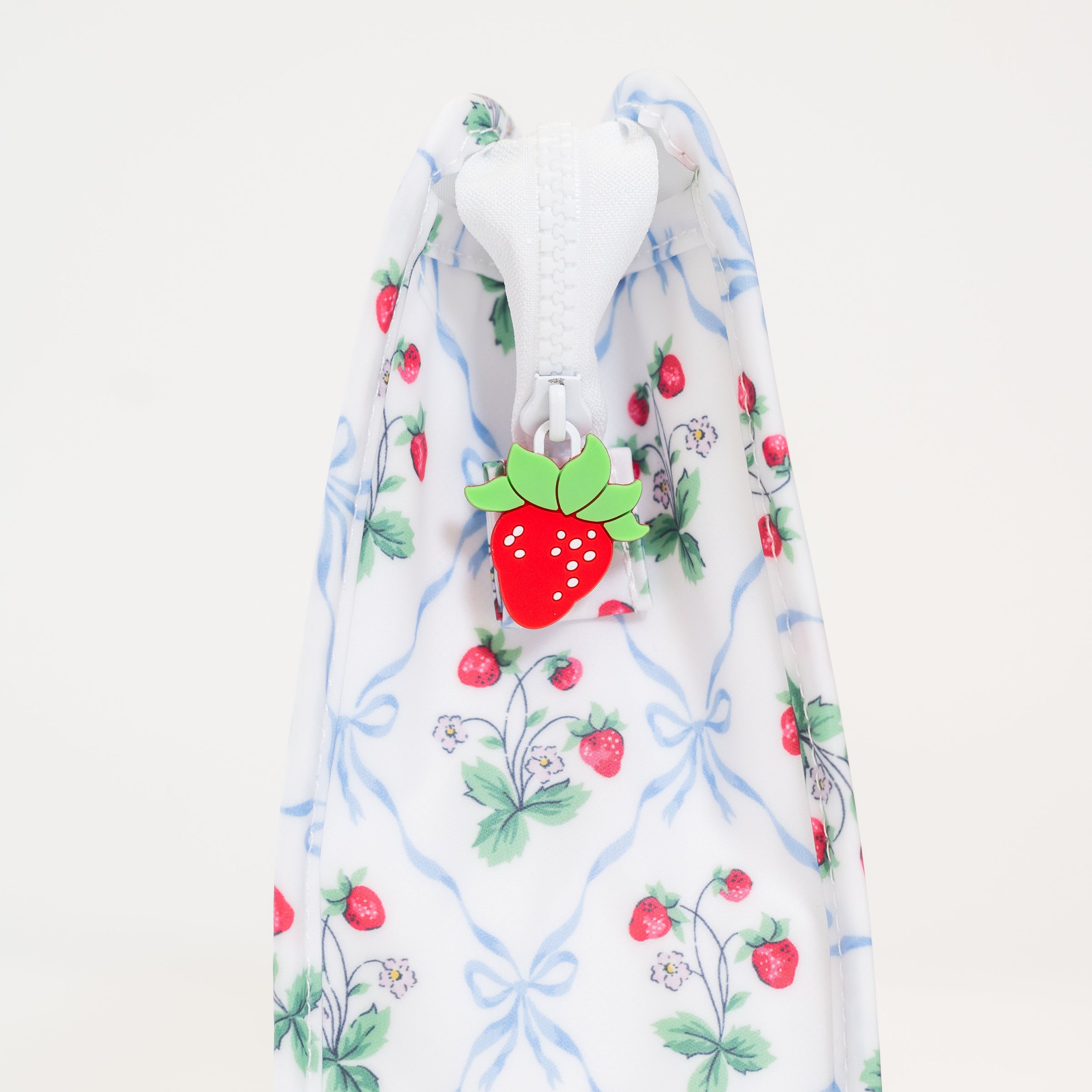 ROADIE LARGE Zip Pouch - BERRY NICE