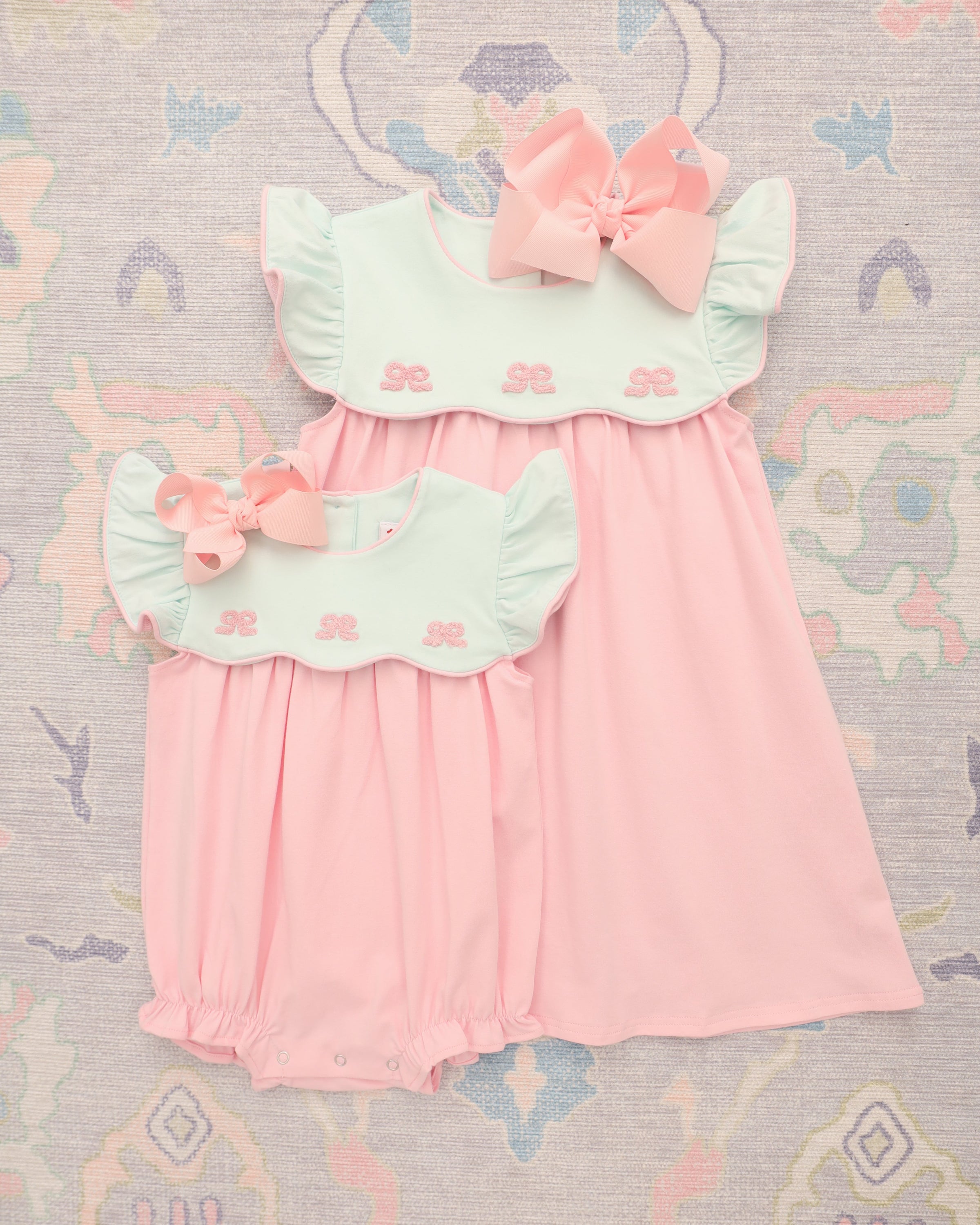 French Knot Bow Scallop Bubble