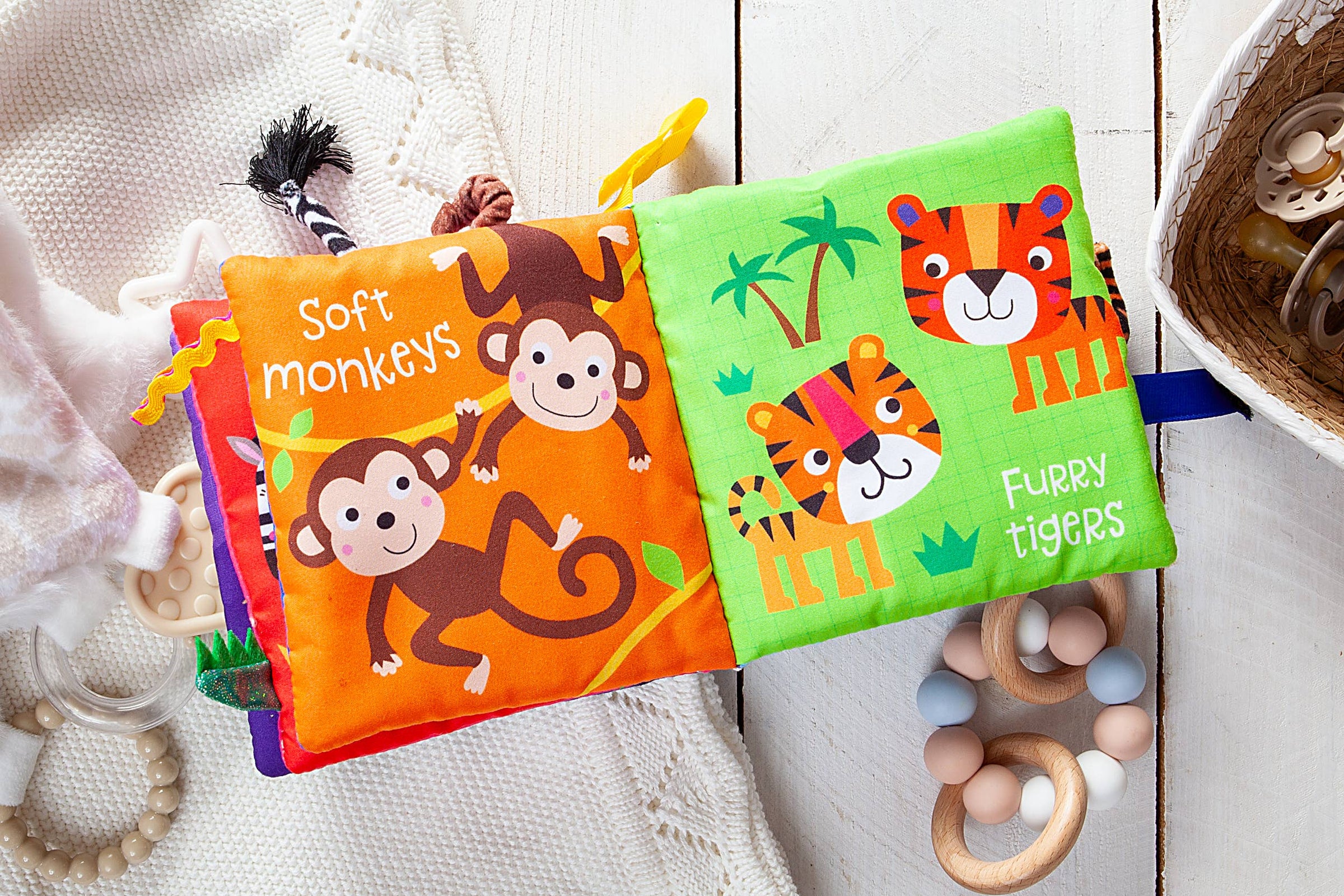 Bible Tails - Noah’s Ark (Touch and Feel Cloth Book)