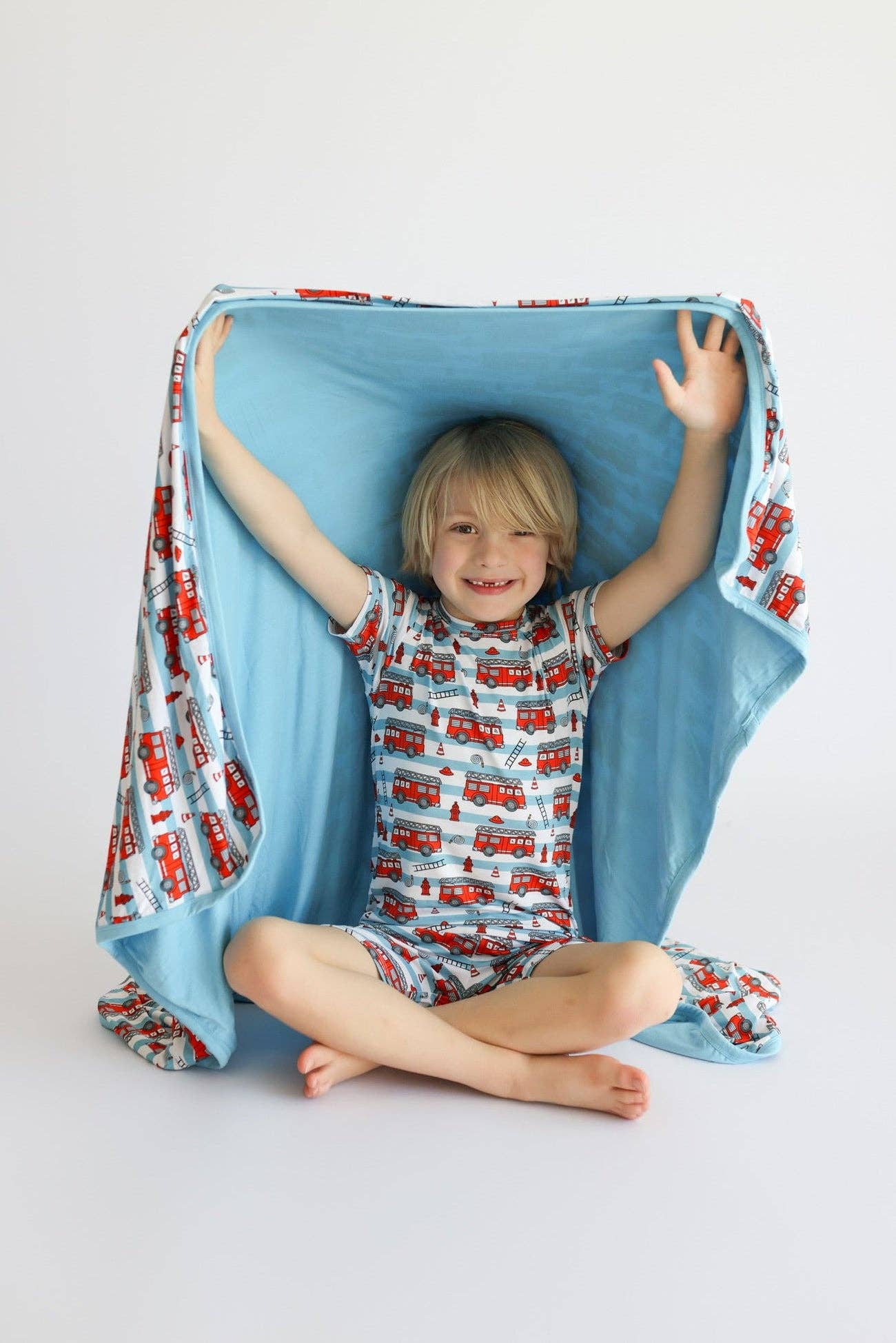 FIRETRUCK FRENZY DREAM SHORT SET